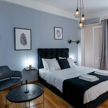 Couple Getaway With Queen Bed Apartment Athens Exterior photo