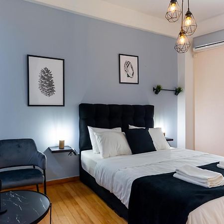 Couple Getaway With Queen Bed Apartment Athens Exterior photo
