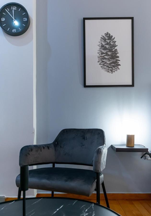 Couple Getaway With Queen Bed Apartment Athens Exterior photo