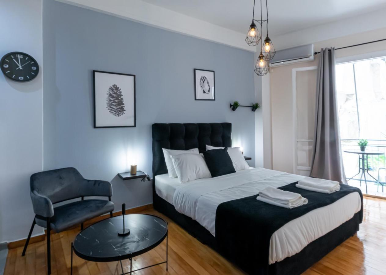 Couple Getaway With Queen Bed Apartment Athens Exterior photo