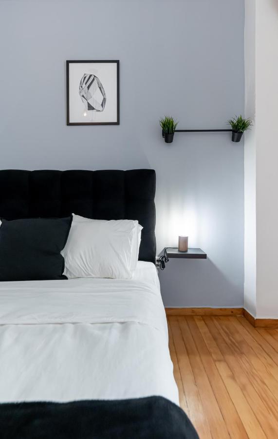 Couple Getaway With Queen Bed Apartment Athens Exterior photo