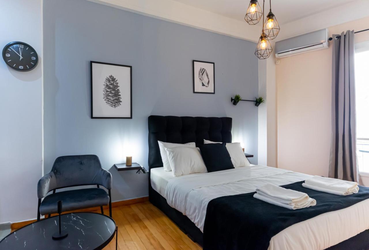 Couple Getaway With Queen Bed Apartment Athens Exterior photo