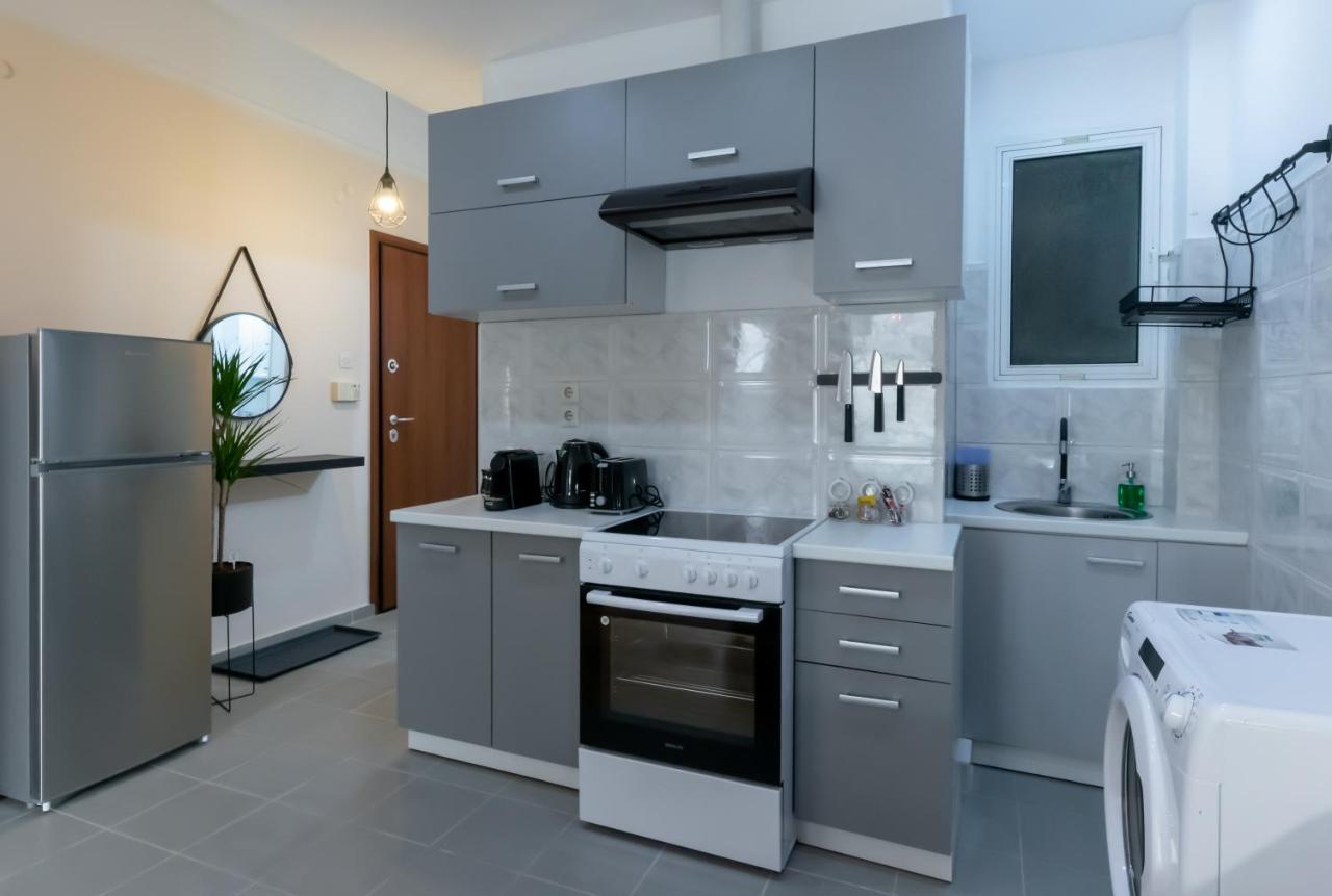 Couple Getaway With Queen Bed Apartment Athens Exterior photo